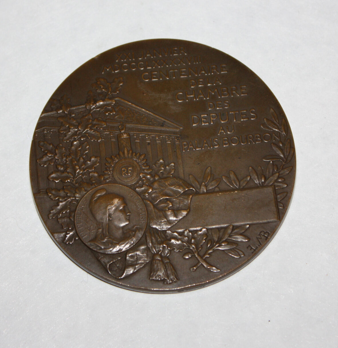 Médaille commémorative en bronze célébrant l’inauguration nationale du Conseil des Cinq Cents. Signée par E. Launay et M. Bourgeois.