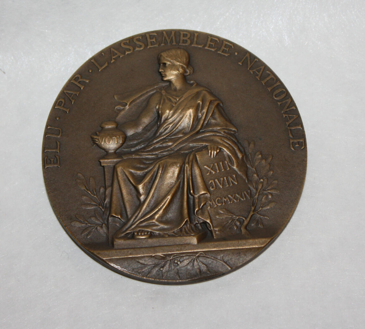 A Gaston DOUMERGUE, président de la République française, médaille en bonze signée par Prud’homme.