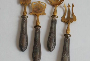 Service à bonbons en argent fourré et métal doré, décor de style Louis XVI. Poinçon Minerve.