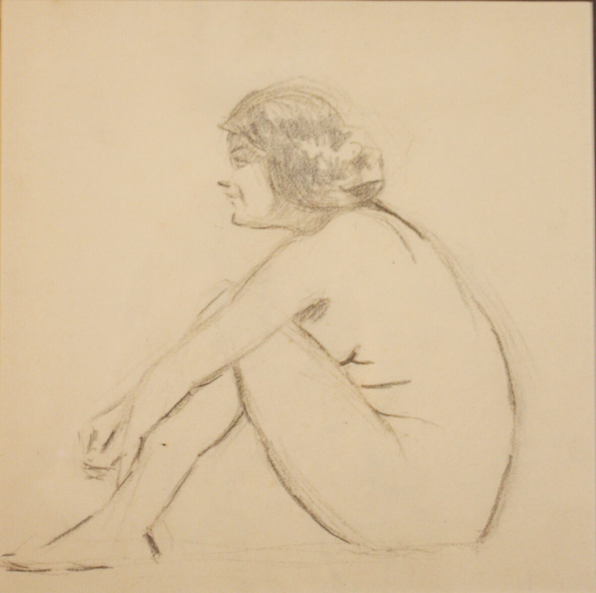 A. de PANAT (1886-1965) Étude de jeune femme nue, assise, les jambes contre la poitrine Dessin à la mine de plomb sur papier.