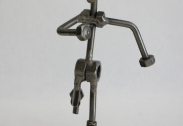 HINZ & KUNST Robot footballeur Sculpture en métal. Haut. : 17 cm "Design Hinz et Kunst, Germany, das original".