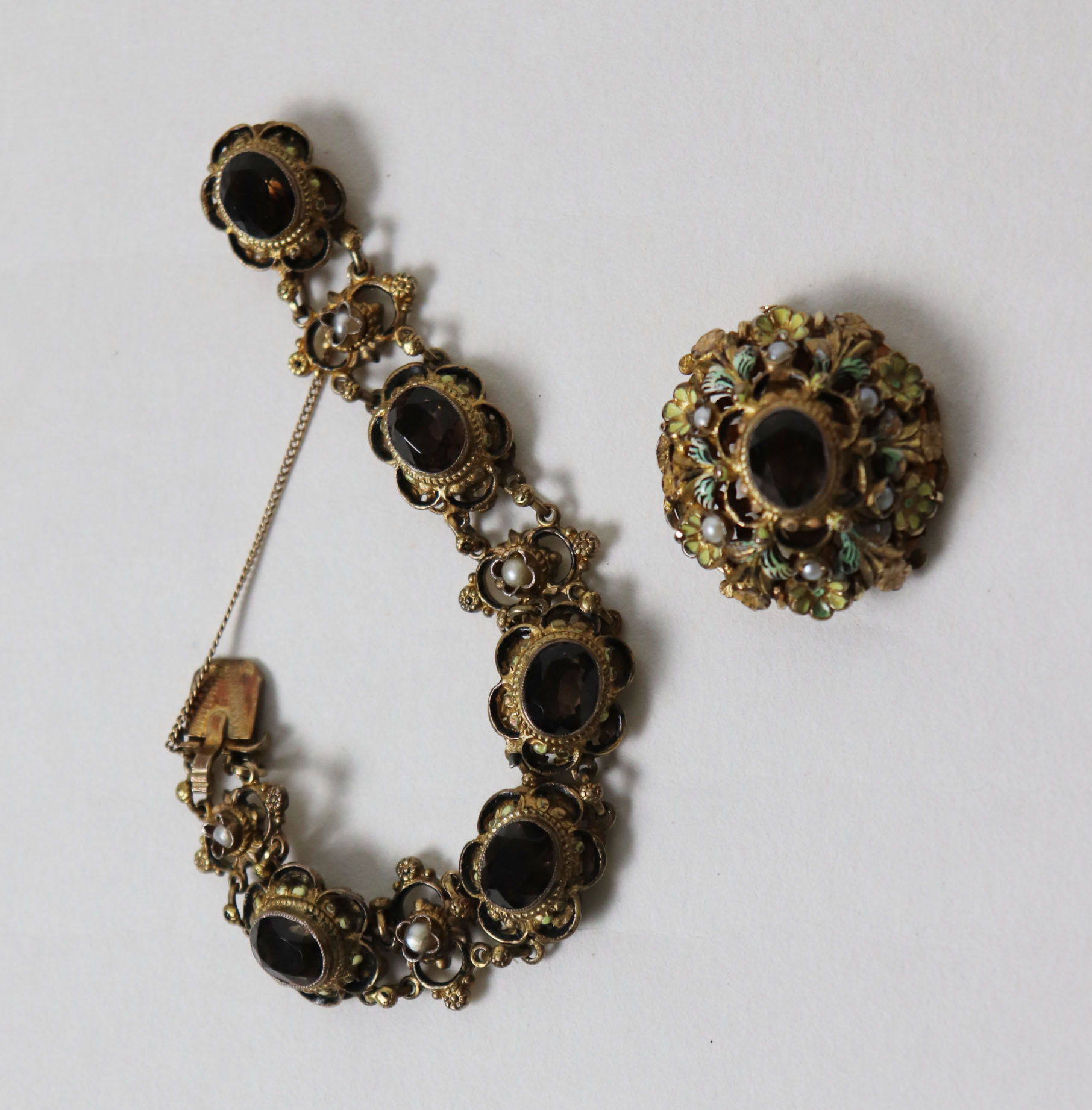 Parure De Broche Années 70/80 - Métal Doré, Résine Noir Et Blanc, Marque ORENA, Occasion